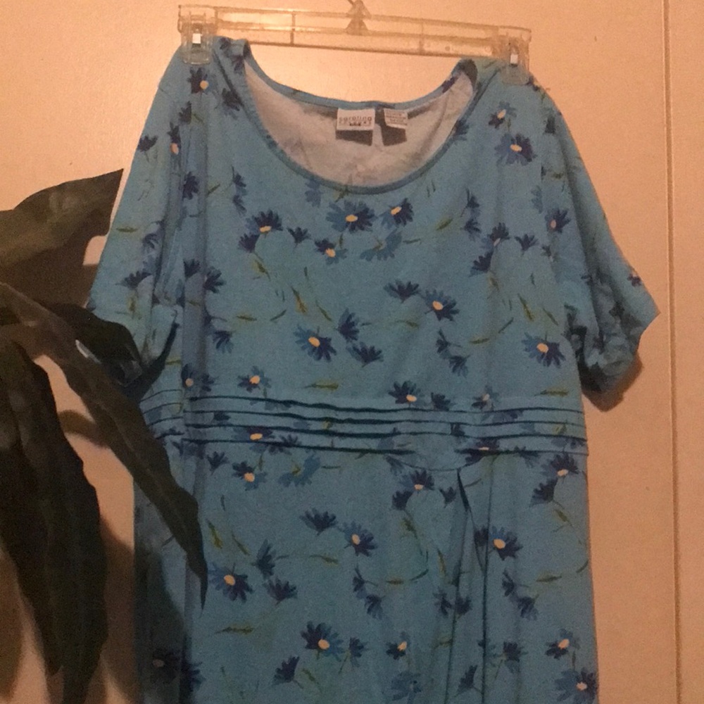Cato brand turquoise/ blue and yellow flowers very comfy..pulled stitching ..